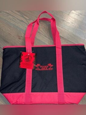 NWT Trader Joe’s Insulated Cooler Tote Bag Reusable Grocery Travel